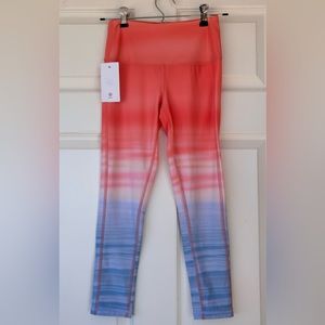 Peach Brand Reversible Capri Leggings‎ XS NWT